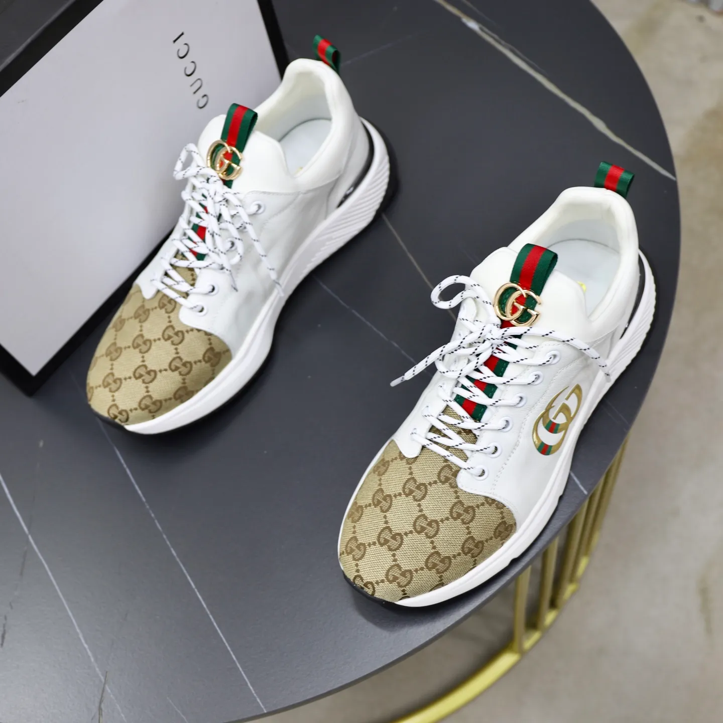 Ex-factory price: 462💰🙅‍♂️🙅‍♂️🙅‍♂️ Brand: GUCCI Standard code: 38-44 (45 customized) Grade: Same as the official website Material: Original material splicing Comfortable and breathable lining Lightweight and wear-resistant sports outsole Style category: Men's fashionable casual shoes Running sneakers Distinguished luxury brand elements Top luxury Color: actual picture color